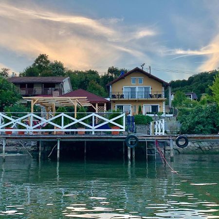 Hotel Casa Oana Ieşelniţa Exterior foto