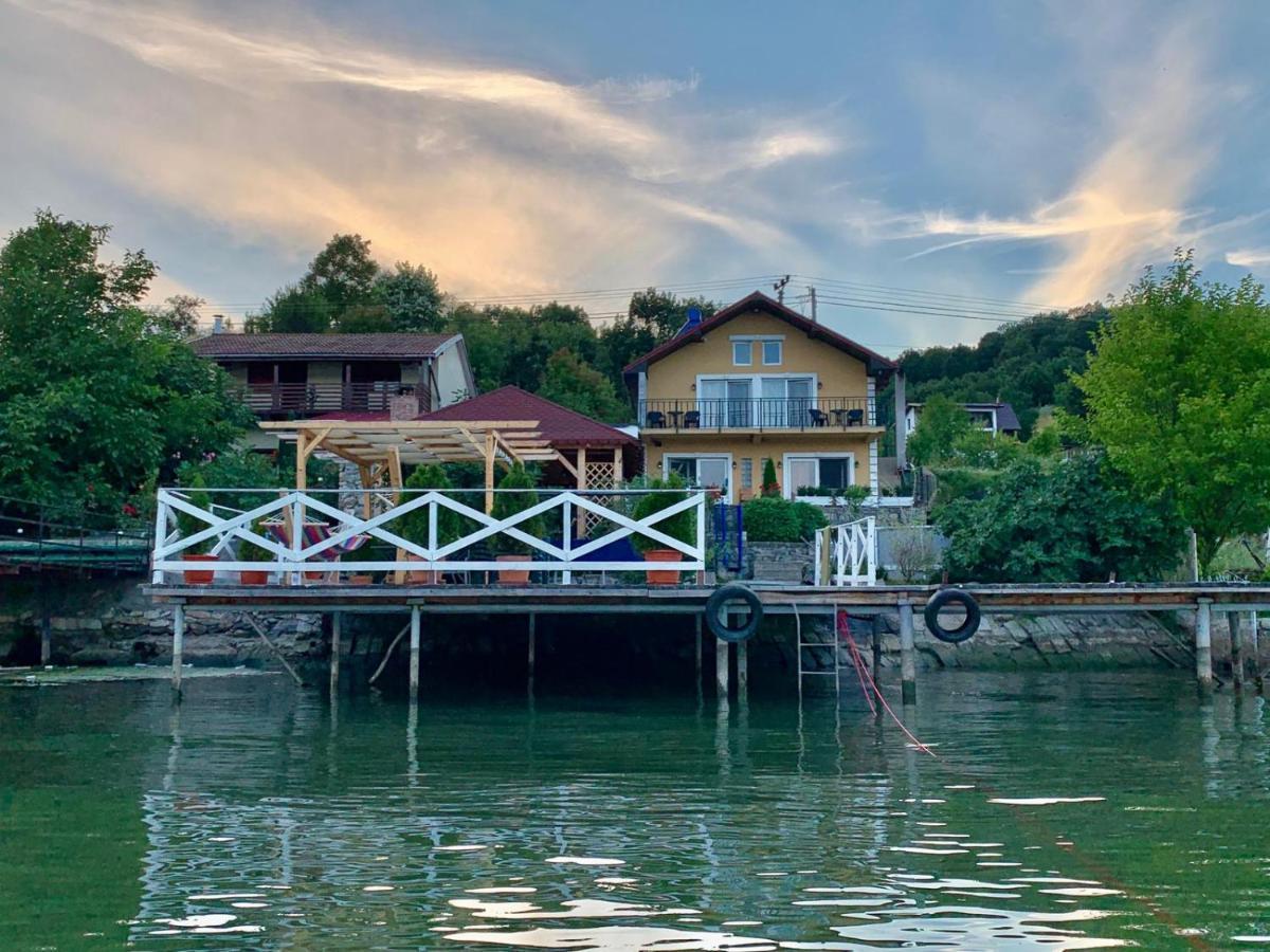 Hotel Casa Oana Ieşelniţa Exterior foto
